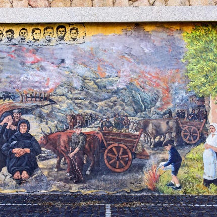 Murales nel centro storico (foto Ivo Piras)