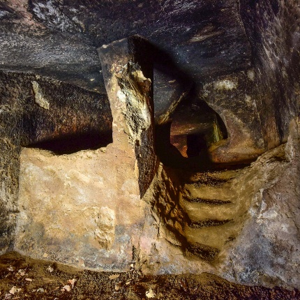 The rooms in the tomb IX with pillar (photoIvo Piras)