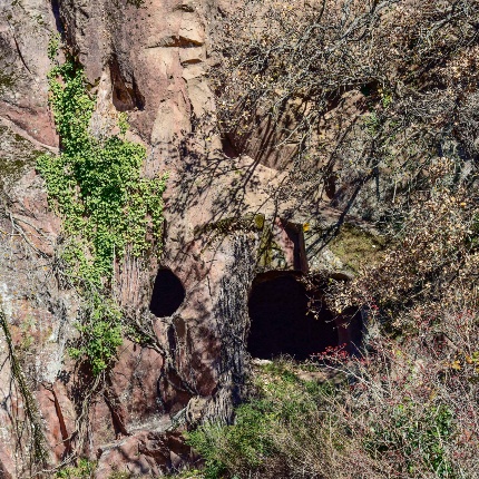 Detail of the entrance of tomb VIII (photoIvo Piras)