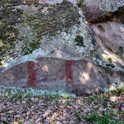 False door painted in red ochre with plinth in tomb XII (photoIvo Piras)
