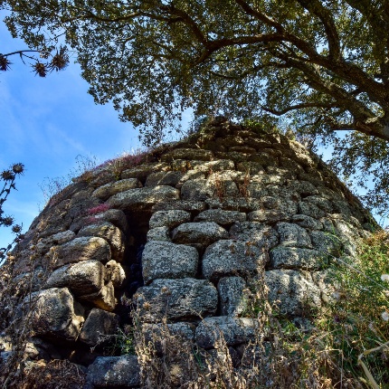 Nuraghe Riu Runaghe. View of the tower from below. (photoIvo Piras)
