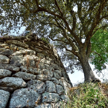 External view of the walls of the central tower (photoIvo Piras)