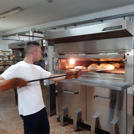 Lavorazione del Zichi (foto Panificio Zichi di Bonorva)
