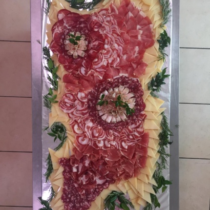 Prodotti del locale. (foto Facebook, profilo del locale)