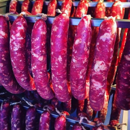 Prodotti del locale. (foto Facebook, profilo del locale)