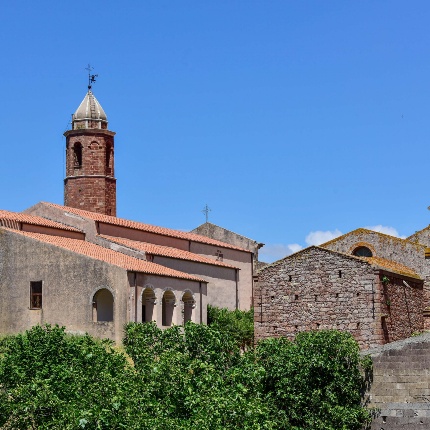 Veduta della parrocchiale di San Lorenzo e oratorio di Santa croce (foto Ivo Piras)
