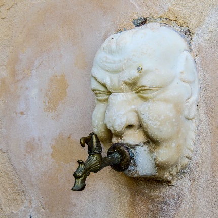 Detail of a pouring face (photoIvo Piras)