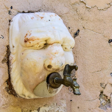 Detail of a pouring face with perforated pupils (photoIvo Piras)