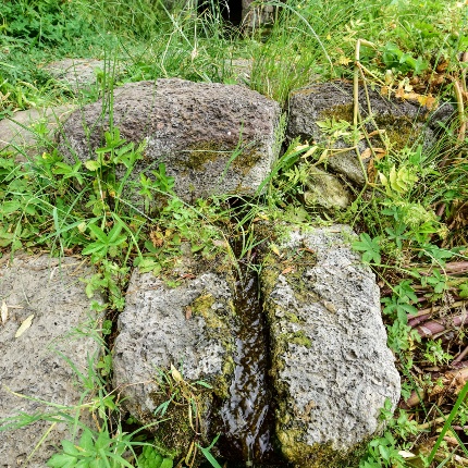 Gutter of the drainage channel made under the flooring of the atrium. (photoIvo Piras)