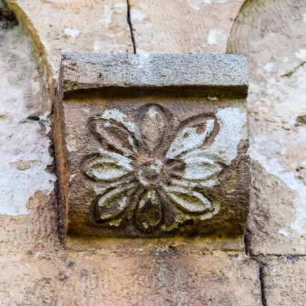 Decorated pendant with floral motif (photoIvo Piras)