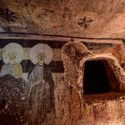 Bonorva, Sant'Andrea Priu necropolis. Tomb of the Chief, detail of the painted walls. (photoIvo Piras)