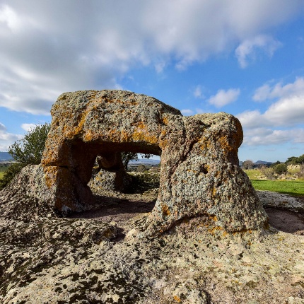Above the ridge stands a unique rock formation commonly referred to as the Toro. (photoIvo Piras)