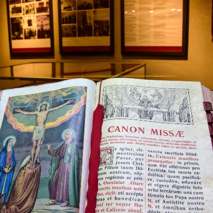 Lectern and missal (photoIvo Piras)