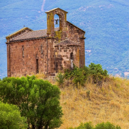 Apses oriented to the NE and topped by a bell-cote (photoIvo Piras)