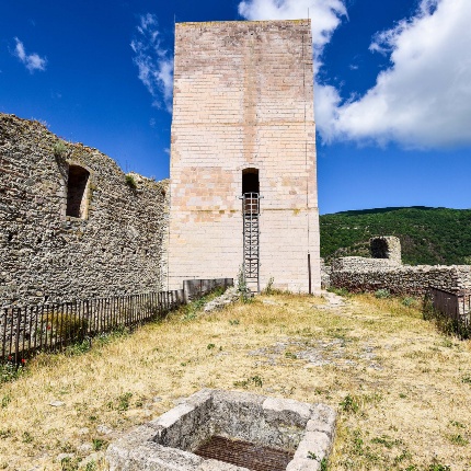 The main tower seen from the inner courtyard (photoIvo Piras)