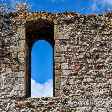 Burgos, castle. Detail of a window. (photoIvo Piras)
