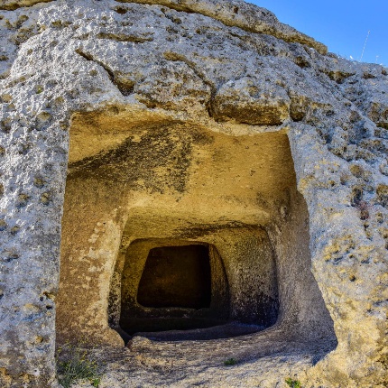 Archaeological area of Museddu. Detail of a domus de janas. (photoIvo Piras)