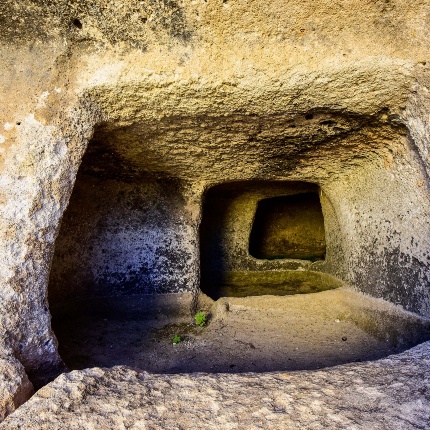 Archaeological area of Museddu. Interior of a domus de janas. (photoIvo Piras)