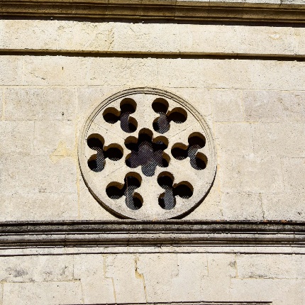 Chiesa di Santa Croce. Particolare del rosone (foto Ivo Piras)