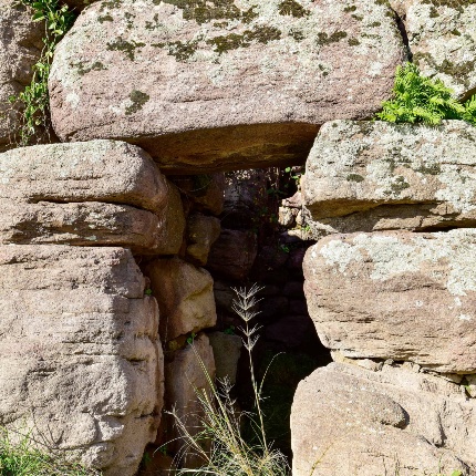 Architraved entrance seen from the outside (photoIvo Piras)