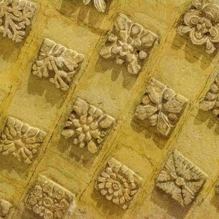 Particolare del decoro della volta a botta della prima cappella sinistra (foto Angelo Marras)