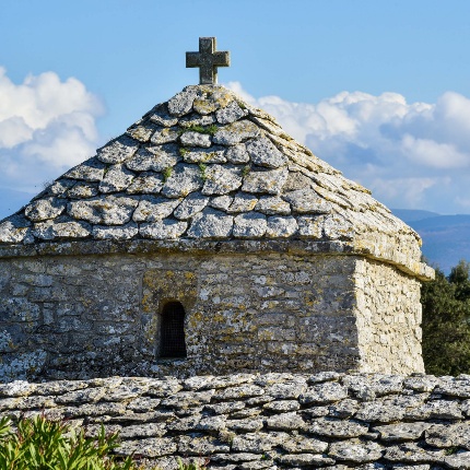 Detail of the lantern covered by a pyramidal roof (photoIvo Piras)