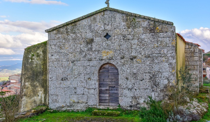 Facciata in arenaria ben squadrata