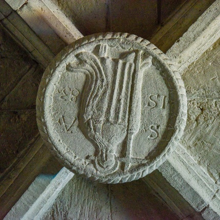 Particolare della volta a crociera con gemma recante la figurazione del santo (foto Ivo Piras)