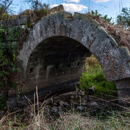 South view of an arch of the bridge (photoGiuseppe Lonis)