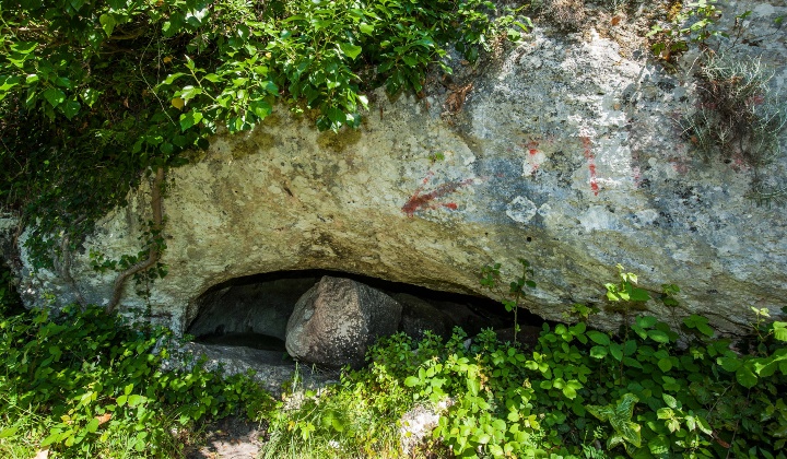 The cave seen from the outside with the entrance on the left