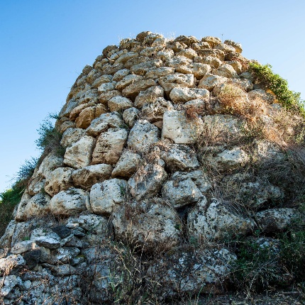 Nuraghe Tomasu Cabonis. View from the base of the tower. (photoIvo Piras)