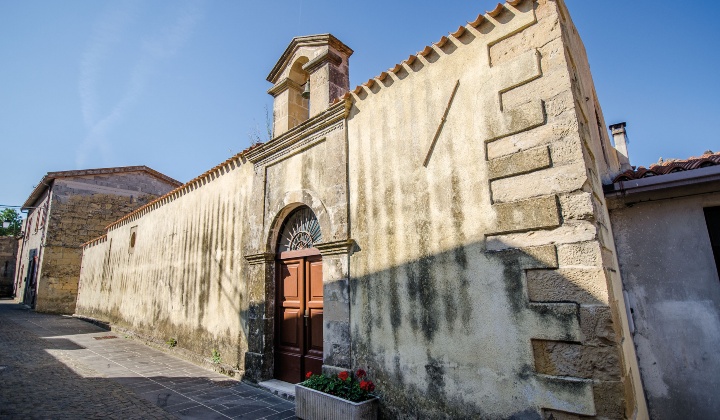 The exterior front is characterized by the decoration of the portal in limestone in Renaissance style and by a bell gable.