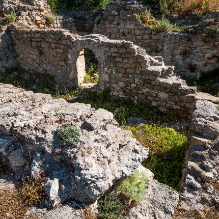 Lo spessore delle murature vanno da 1,50 a 2 metri (foto Ivo Piras)