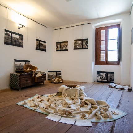Decorazione del pane con l'uovo (foto Angelo Marras)