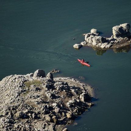 In canoa sul lago (foto Ivo Piras)