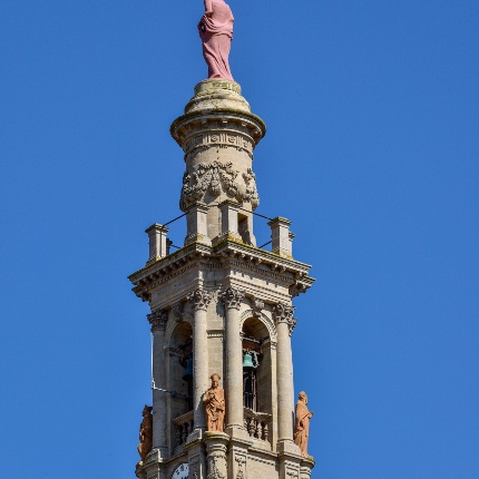 Detail of the top level of the bell tower that houses the bell chamber. (photoIvo Piras)