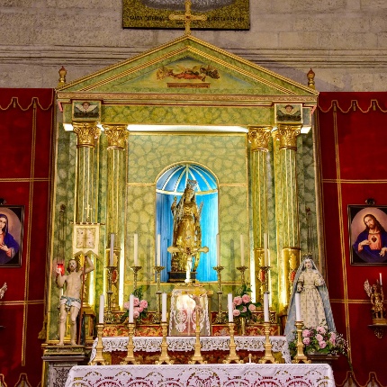 The presbytery with the altar (photoIvo Piras)