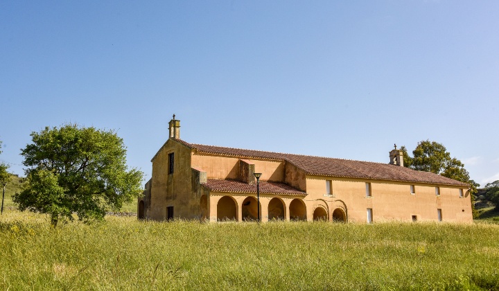 Veduta laterale con il loggiato e contrafforti