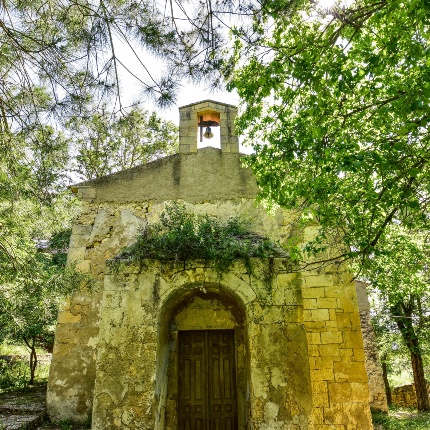 The main entrance is preceded by a narthex with a barrel vault. (photoIvo Piras)