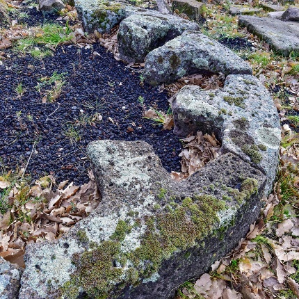 Parallel basalt prisms at T (photoIvo Piras)