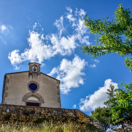 La facciata con il campaniletto a vela (foto Ivo Piras)