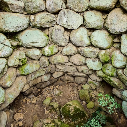 View from above of a secondary tower with collapse material (photoIvo Piras)