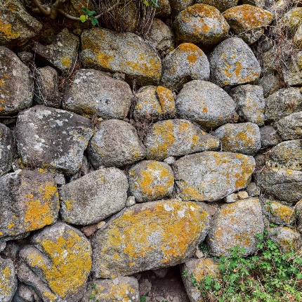 External outfit with underground entrance (photoIvo Piras)