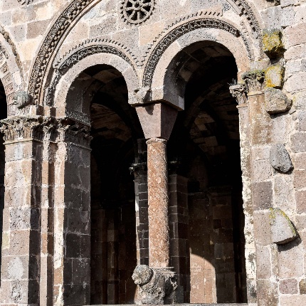 Right side of the portico (photoIvo Piras)