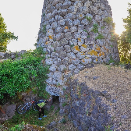 The building consists of a main tower and two smaller towers. (photoIvo Piras)