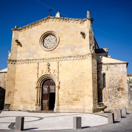 The facade is made of squared sandstone blocks laid with regularity. (photoAngelo Marras)