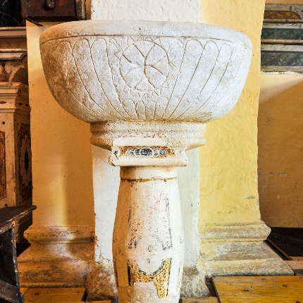 Holy water font (photoIvo Piras)