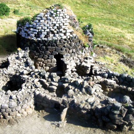 View from above of the nuraghe during the excavations (photoFranco Campus)
