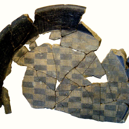 Ceramic pot with "checkerboard" decoration on the bottom, XIV century B.C., from the main tower. (photoFranco Campus)