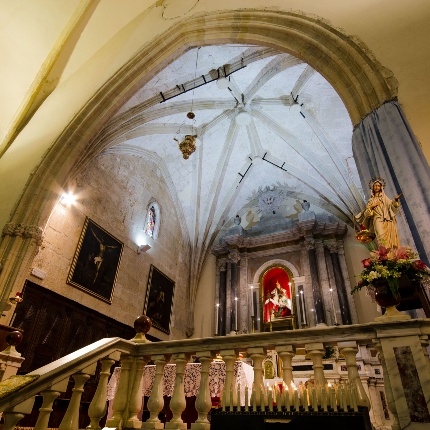 The presbytery is enriched by a beautiful starry vault made up of sixteen cordons. (photoAngelo Marras)